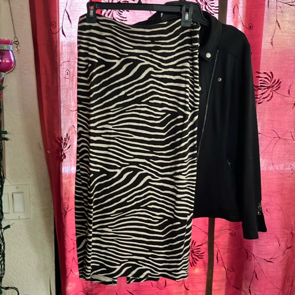 Source Unknown Black and White Pencil Skirt